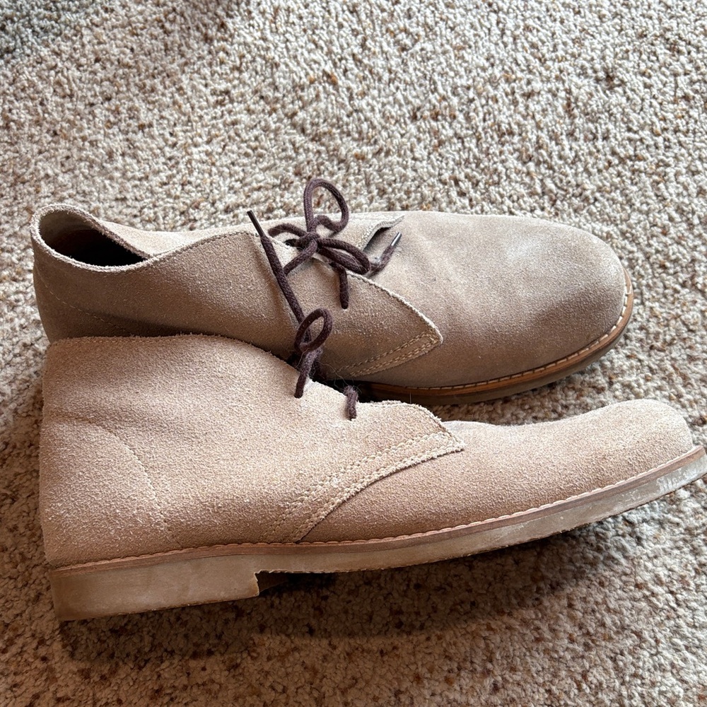 Roots tan Suede Lace-Up Desert / chukka Boots size 10.5